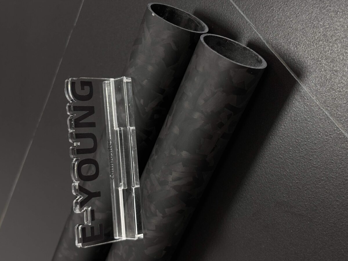 Tubes laminés en fibre de carbone avec surface en marbre forgé