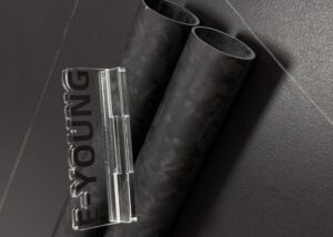 Tubes laminés en fibre de carbone avec surface en marbre forgé