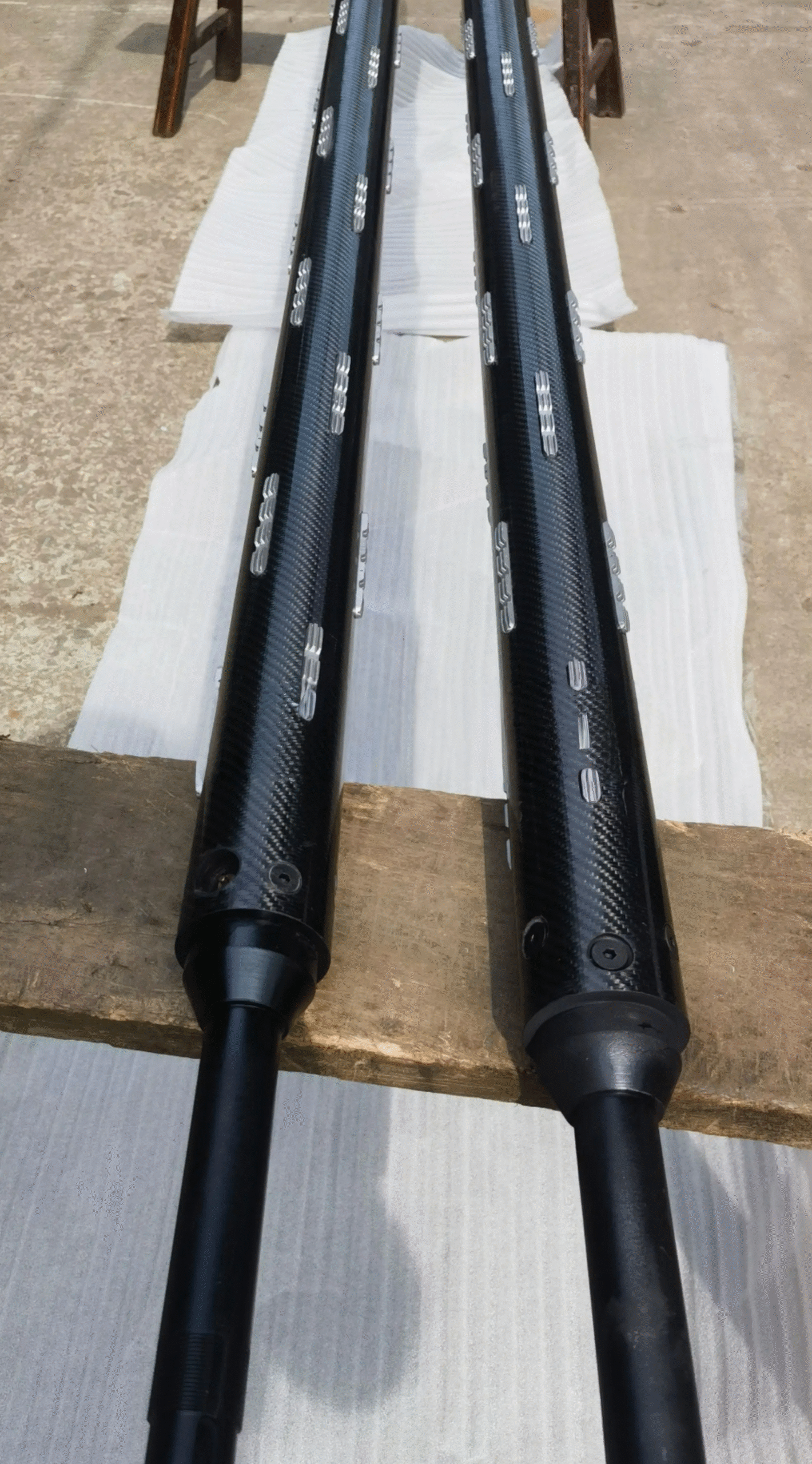 Detail of steel journal and expanding lugs on an E-YOUNG carbon fiber pneumatic shaft.